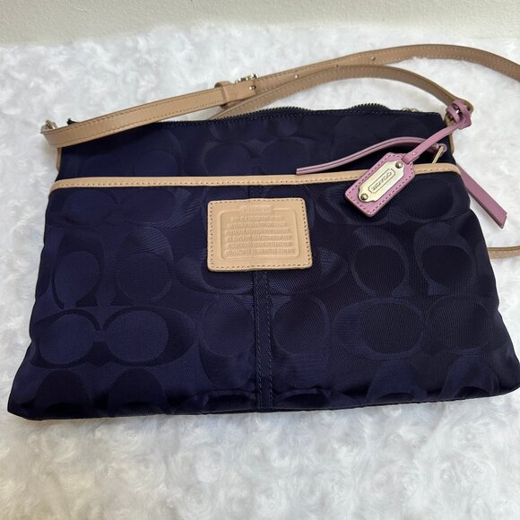 Coach Weekend Hippie 24861 in Signature Nylon - Purple fabric & tan leather EUC - Picture 3 of 10